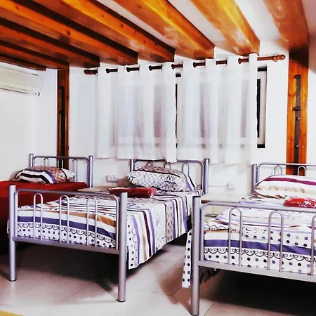 ホステル Tufina ティラナ